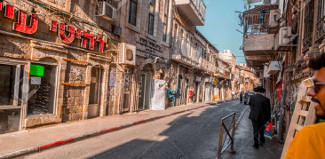 141905280-jerusalem-israel-june-12-2019-buildings-and-stores-in-the-streets-of-mea-shearim-the-ultra-orthodox